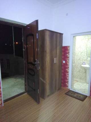 Гостевой дом Guest House Fazisi Кутаиси Трехместный номер с собственной ванной комнатой-13