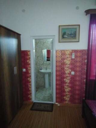 Гостевой дом Guest House Fazisi Кутаиси Трехместный номер с собственной ванной комнатой-23